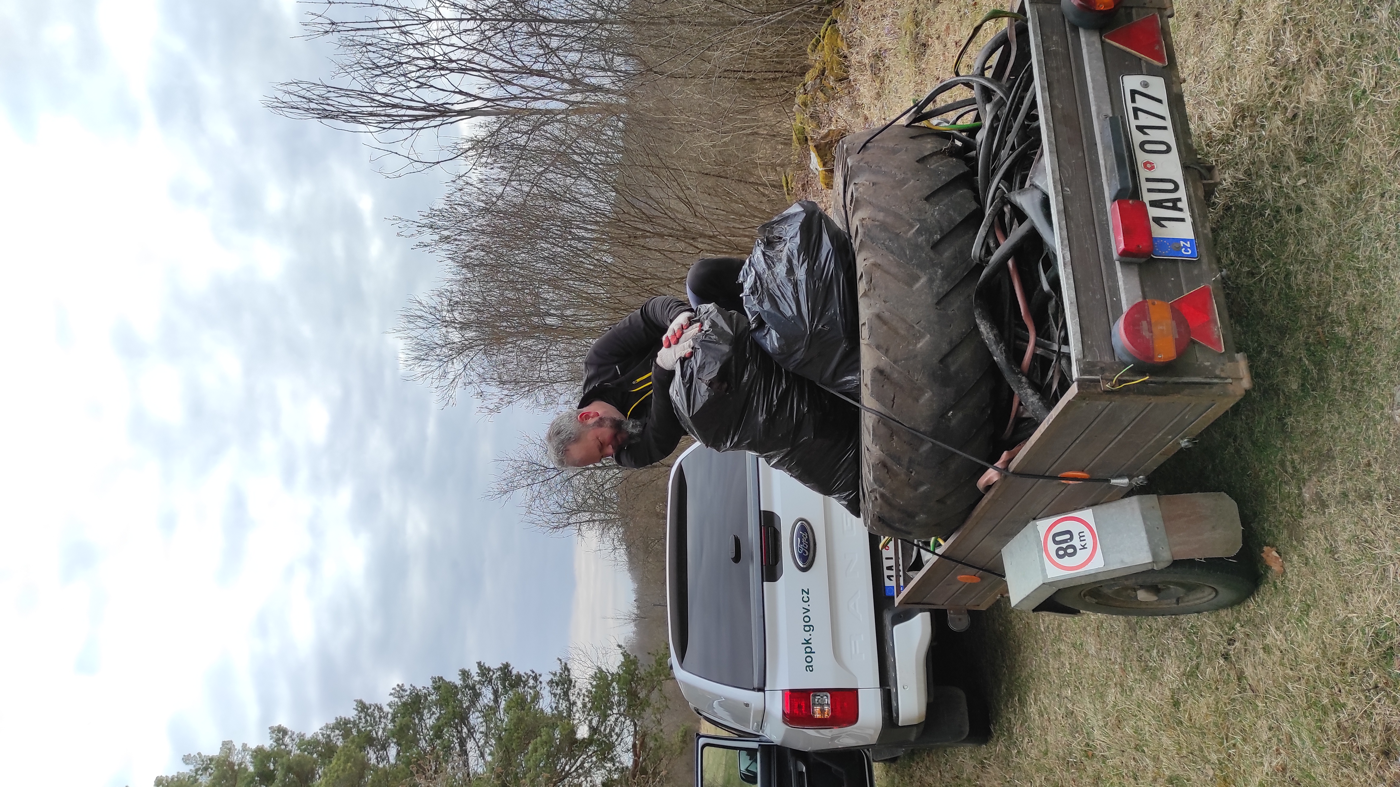 Vysbírané odpadky z přírodní památky Výří  vrch a z Vyšenského lomu.