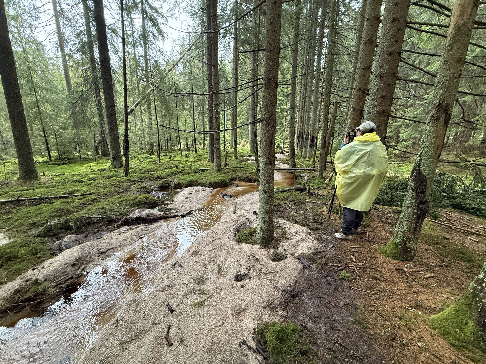 účastnice exkurze v pláštěnce